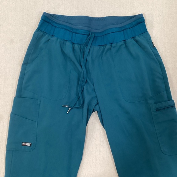 Grey's Anatomy Teal Scrub Set - Picture 5 of 10